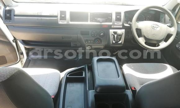 Acheter Occasion Voiture Toyota Hiace Blanc à Maputsoa, Leribe Acheter Occasion Voiture Toyota Hiace Blanc à Maputsoa, Leribe