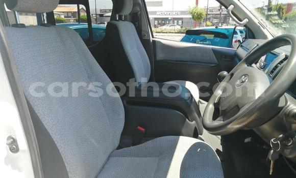 Acheter Occasion Voiture Toyota Hiace Blanc à Maputsoa, Leribe Acheter Occasion Voiture Toyota Hiace Blanc à Maputsoa, Leribe