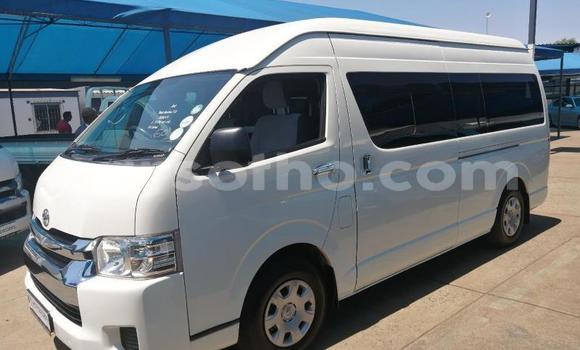 Acheter Occasion Voiture Toyota Hiace Blanc à Maputsoa, Leribe Acheter Occasion Voiture Toyota Hiace Blanc à Maputsoa, Leribe