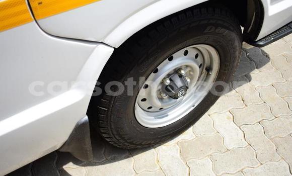 Acheter Occasion Voiture Toyota Hiace Blanc à Maputsoa, Leribe Acheter Occasion Voiture Toyota Hiace Blanc à Maputsoa, Leribe