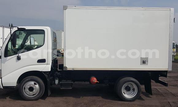 Sayi Na hannu Toyota Dyna White Mota in Maputsoa a Leribe Sayi Na hannu Toyota Dyna White Mota in Maputsoa a Leribe