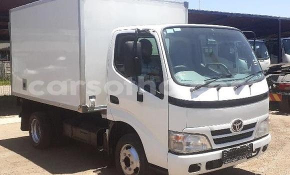 Sayi Na hannu Toyota Dyna White Mota in Maputsoa a Leribe Sayi Na hannu Toyota Dyna White Mota in Maputsoa a Leribe