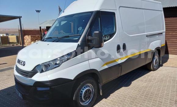 Acheter Occasion Voiture Toyota Innova Blanc à Maputsoa, Leribe Acheter Occasion Voiture Toyota Innova Blanc à Maputsoa, Leribe