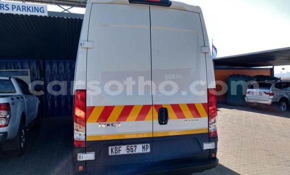 Acheter Occasion Voiture Toyota Innova Blanc à Maputsoa, Leribe Acheter Occasion Voiture Toyota Innova Blanc à Maputsoa, Leribe