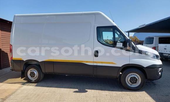 Acheter Occasion Voiture Toyota Innova Blanc à Maputsoa, Leribe Acheter Occasion Voiture Toyota Innova Blanc à Maputsoa, Leribe