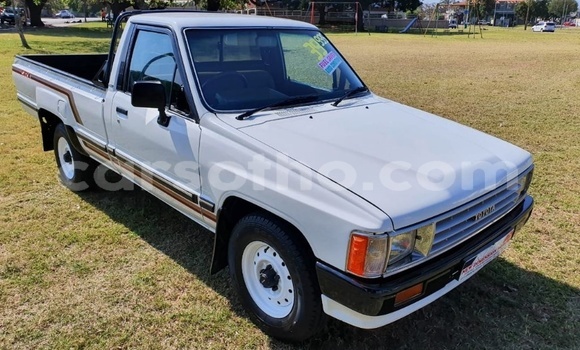 اشتري مستعمل Toyota Hilux White سيارة في Maseru في Maseru اشتري مستعمل Toyota Hilux White سيارة في Maseru في Maseru