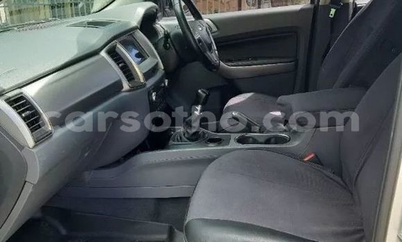 اشتري مستعمل Ford Everest Silver سيارة في Maseru في Maseru اشتري مستعمل Ford Everest Silver سيارة في Maseru في Maseru
