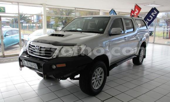 Sayi Na hannu Toyota Hilux White Mota in Maseru a Maseru Sayi Na hannu Toyota Hilux White Mota in Maseru a Maseru