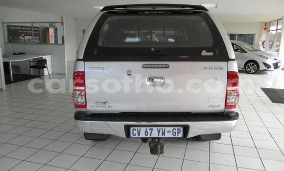 Sayi Na hannu Toyota Hilux White Mota in Maseru a Maseru Sayi Na hannu Toyota Hilux White Mota in Maseru a Maseru