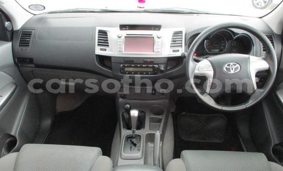 Sayi Na hannu Toyota Hilux White Mota in Maseru a Maseru Sayi Na hannu Toyota Hilux White Mota in Maseru a Maseru