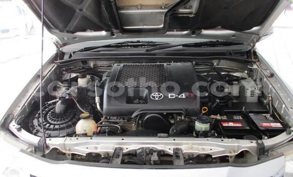 Sayi Na hannu Toyota Hilux White Mota in Maseru a Maseru Sayi Na hannu Toyota Hilux White Mota in Maseru a Maseru