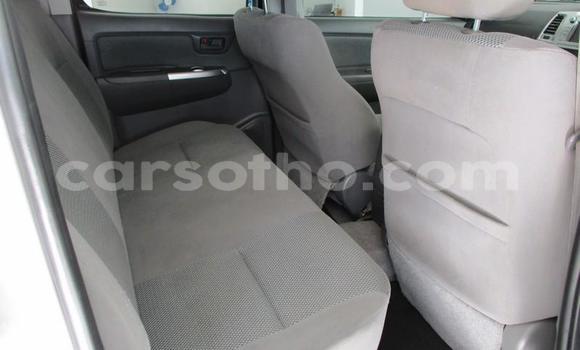 Sayi Na hannu Toyota Hilux White Mota in Maseru a Maseru Sayi Na hannu Toyota Hilux White Mota in Maseru a Maseru