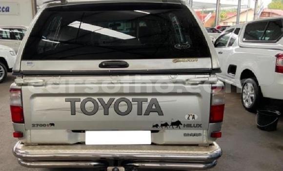 Sayi Na hannu Toyota Hilux Silver Mota in Thaba–Tseka a Mafeteng Sayi Na hannu Toyota Hilux Silver Mota in Thaba–Tseka a Mafeteng