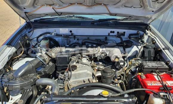 Sayi Na hannu Toyota Hilux Silver Mota in Thaba–Tseka a Mafeteng Sayi Na hannu Toyota Hilux Silver Mota in Thaba–Tseka a Mafeteng