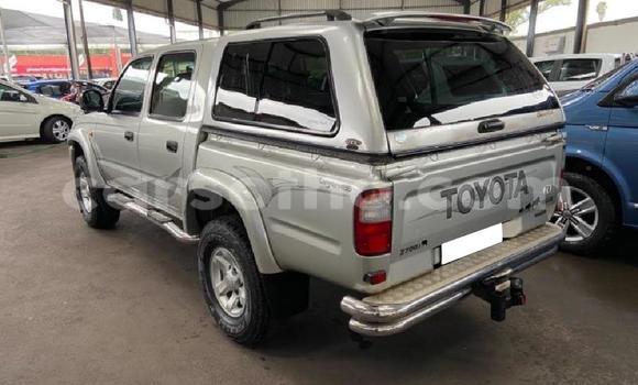 Sayi Na hannu Toyota Hilux Silver Mota in Thaba–Tseka a Mafeteng Sayi Na hannu Toyota Hilux Silver Mota in Thaba–Tseka a Mafeteng