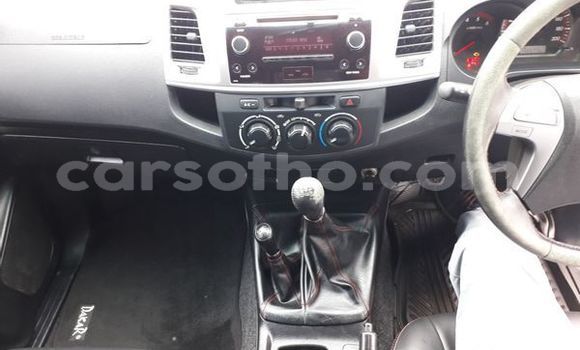 Buy Used Toyota Hilux Silver Car in Maputsoe in Leribe Buy Used Toyota Hilux Silver Car in Maputsoe in Leribe