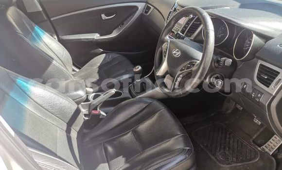 Acheter Occasion Voiture Hyundai i30 Blanc à Maseru, Maseru Acheter Occasion Voiture Hyundai i30 Blanc à Maseru, Maseru