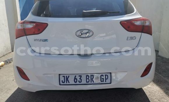 Acheter Occasion Voiture Hyundai i30 Blanc à Maseru, Maseru Acheter Occasion Voiture Hyundai i30 Blanc à Maseru, Maseru
