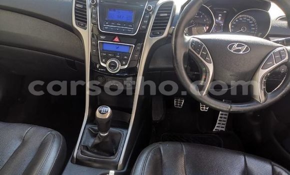 Acheter Occasion Voiture Hyundai i30 Blanc à Maseru, Maseru Acheter Occasion Voiture Hyundai i30 Blanc à Maseru, Maseru