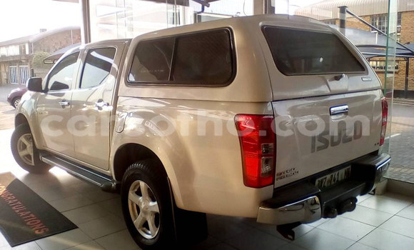 Sayi Na hannu Isuzu KB White Mota in Maseru a Maseru Sayi Na hannu Isuzu KB White Mota in Maseru a Maseru