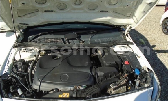 Sayi Na hannu Mercedes-Benz A200 White Mota in Maseru a Maseru Sayi Na hannu Mercedes-Benz A200 White Mota in Maseru a Maseru