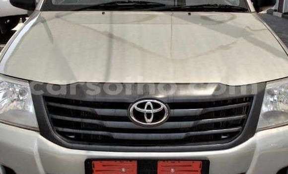 Sayi Na hannu Toyota Hilux Beige Mota in Maseru a Maseru Sayi Na hannu Toyota Hilux Beige Mota in Maseru a Maseru