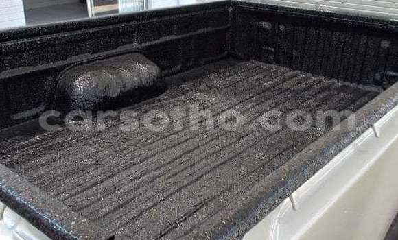 Sayi Na hannu Toyota Hilux Beige Mota in Maseru a Maseru Sayi Na hannu Toyota Hilux Beige Mota in Maseru a Maseru