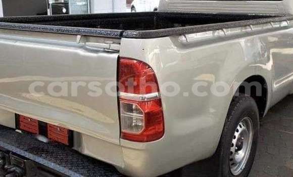 Sayi Na hannu Toyota Hilux Beige Mota in Maseru a Maseru Sayi Na hannu Toyota Hilux Beige Mota in Maseru a Maseru