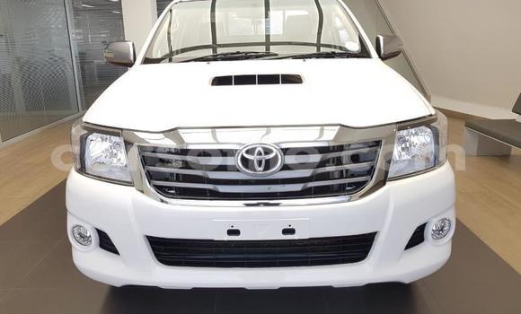 Sayi Na hannu Toyota Hilux White Mota in Maseru a Maseru Sayi Na hannu Toyota Hilux White Mota in Maseru a Maseru