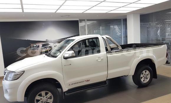 Sayi Na hannu Toyota Hilux White Mota in Maseru a Maseru Sayi Na hannu Toyota Hilux White Mota in Maseru a Maseru