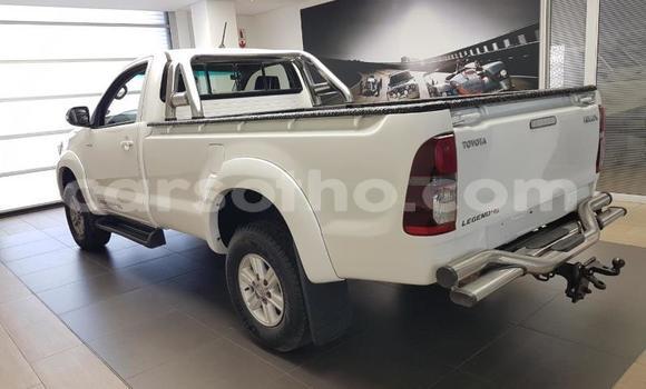 Sayi Na hannu Toyota Hilux White Mota in Maseru a Maseru Sayi Na hannu Toyota Hilux White Mota in Maseru a Maseru
