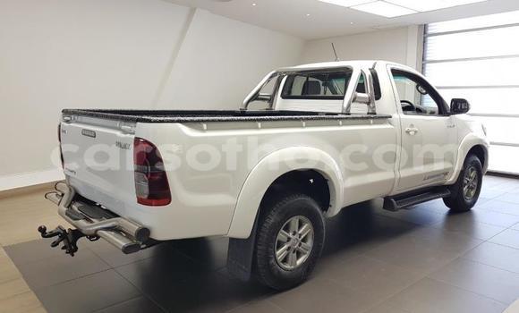 Sayi Na hannu Toyota Hilux White Mota in Maseru a Maseru Sayi Na hannu Toyota Hilux White Mota in Maseru a Maseru