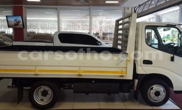 Sayi Na hannu Toyota Dyna White Mota in Maseru a Maseru Sayi Na hannu Toyota Dyna White Mota in Maseru a Maseru