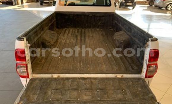 Acheter Occasion Voiture Toyota Hilux Blanc à Maseru, Maseru Acheter Occasion Voiture Toyota Hilux Blanc à Maseru, Maseru