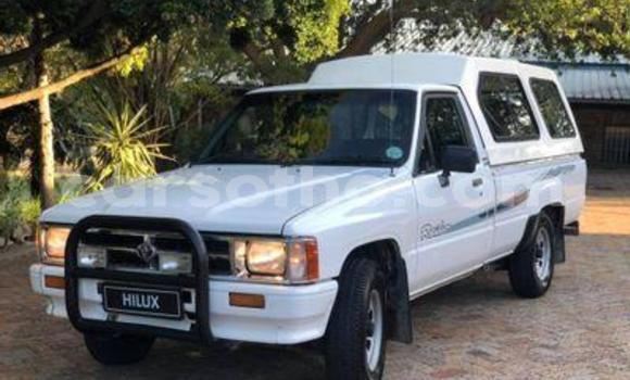 Sayi Na hannu Toyota Hilux White Mota in Maputsoa a Leribe Sayi Na hannu Toyota Hilux White Mota in Maputsoa a Leribe