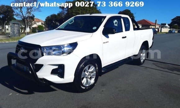 اشتري مستعمل Toyota Hilux White سيارة في Maseru في Maseru اشتري مستعمل Toyota Hilux White سيارة في Maseru في Maseru