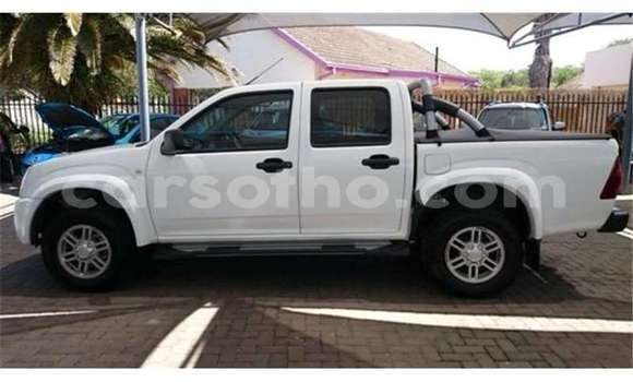 Buy Used Isuzu KB White Car in Maputsoa in Leribe Buy Used Isuzu KB White Car in Maputsoa in Leribe