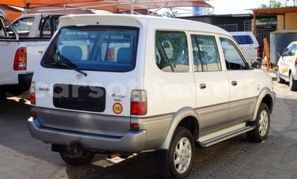 Buy Used Toyota Ventury White Car in Maseru in Maseru Buy Used Toyota Ventury White Car in Maseru in Maseru