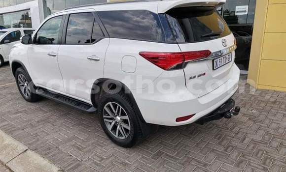 Acheter Occasion Voiture Toyota Fortuner Blanc à Maseru, Maseru Acheter Occasion Voiture Toyota Fortuner Blanc à Maseru, Maseru