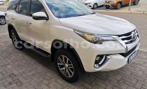 Acheter Occasion Voiture Toyota Fortuner Blanc à Maseru, Maseru Acheter Occasion Voiture Toyota Fortuner Blanc à Maseru, Maseru
