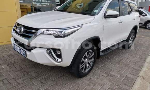 Acheter Occasion Voiture Toyota Fortuner Blanc à Maseru, Maseru Acheter Occasion Voiture Toyota Fortuner Blanc à Maseru, Maseru