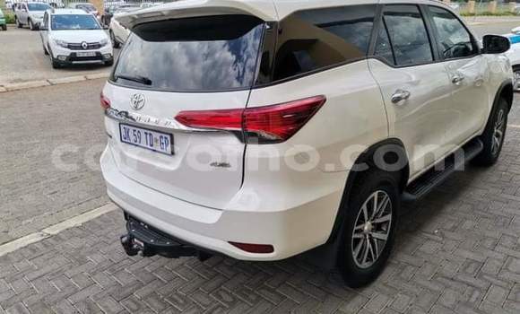 Acheter Occasion Voiture Toyota Fortuner Blanc à Maseru, Maseru Acheter Occasion Voiture Toyota Fortuner Blanc à Maseru, Maseru