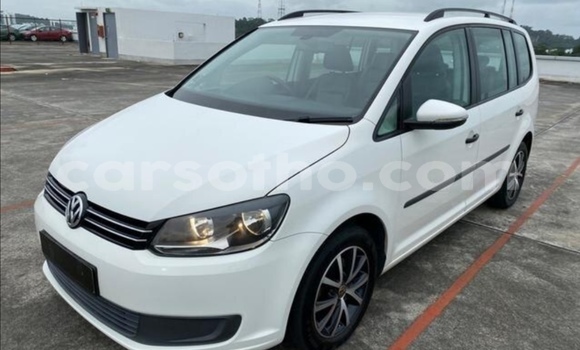 Sayi Na hannu Volkswagen Touran White Mota in Thaba–Tseka a Mafeteng Sayi Na hannu Volkswagen Touran White Mota in Thaba–Tseka a Mafeteng