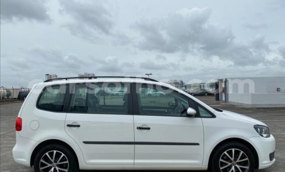 Sayi Na hannu Volkswagen Touran White Mota in Thaba–Tseka a Mafeteng Sayi Na hannu Volkswagen Touran White Mota in Thaba–Tseka a Mafeteng