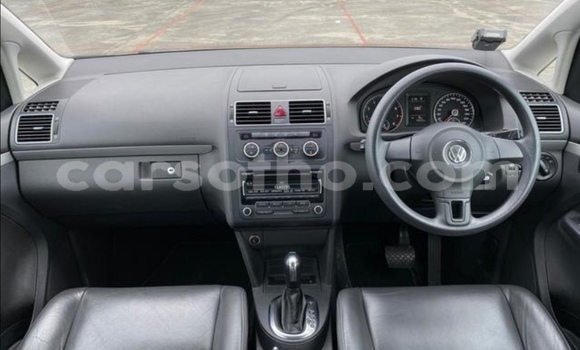 Sayi Na hannu Volkswagen Touran White Mota in Thaba–Tseka a Mafeteng Sayi Na hannu Volkswagen Touran White Mota in Thaba–Tseka a Mafeteng