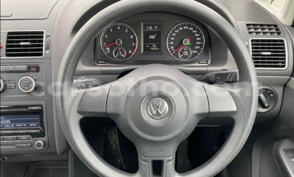 Sayi Na hannu Volkswagen Touran White Mota in Thaba–Tseka a Mafeteng Sayi Na hannu Volkswagen Touran White Mota in Thaba–Tseka a Mafeteng