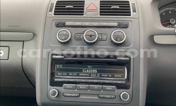 Sayi Na hannu Volkswagen Touran White Mota in Thaba–Tseka a Mafeteng Sayi Na hannu Volkswagen Touran White Mota in Thaba–Tseka a Mafeteng