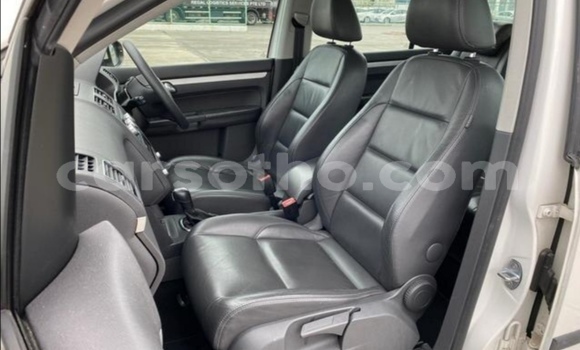 Sayi Na hannu Volkswagen Touran White Mota in Thaba–Tseka a Mafeteng Sayi Na hannu Volkswagen Touran White Mota in Thaba–Tseka a Mafeteng