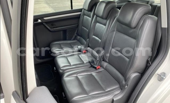 Sayi Na hannu Volkswagen Touran White Mota in Thaba–Tseka a Mafeteng Sayi Na hannu Volkswagen Touran White Mota in Thaba–Tseka a Mafeteng