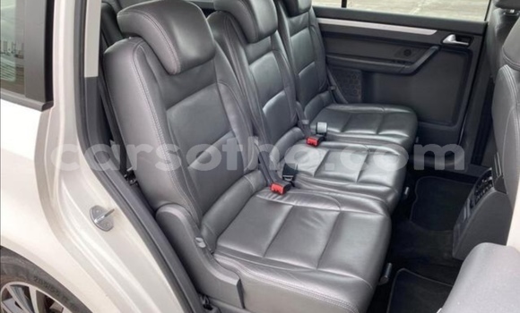 Sayi Na hannu Volkswagen Touran White Mota in Thaba–Tseka a Mafeteng Sayi Na hannu Volkswagen Touran White Mota in Thaba–Tseka a Mafeteng